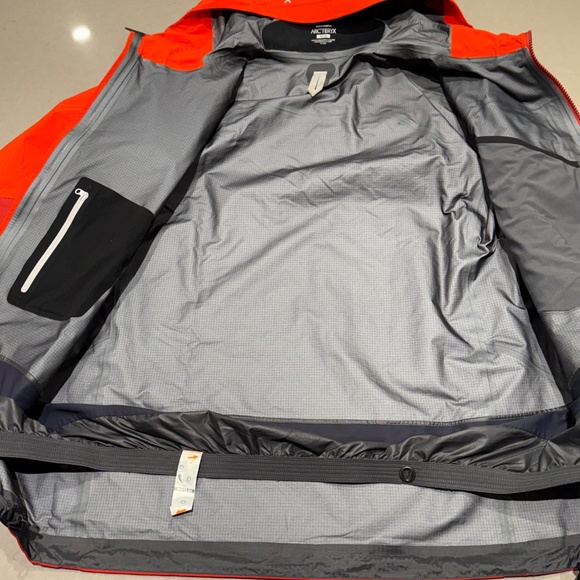 Men’s Arc’teryx Rush Gore Tex jacket (sz medium) - Picture 3 of 4